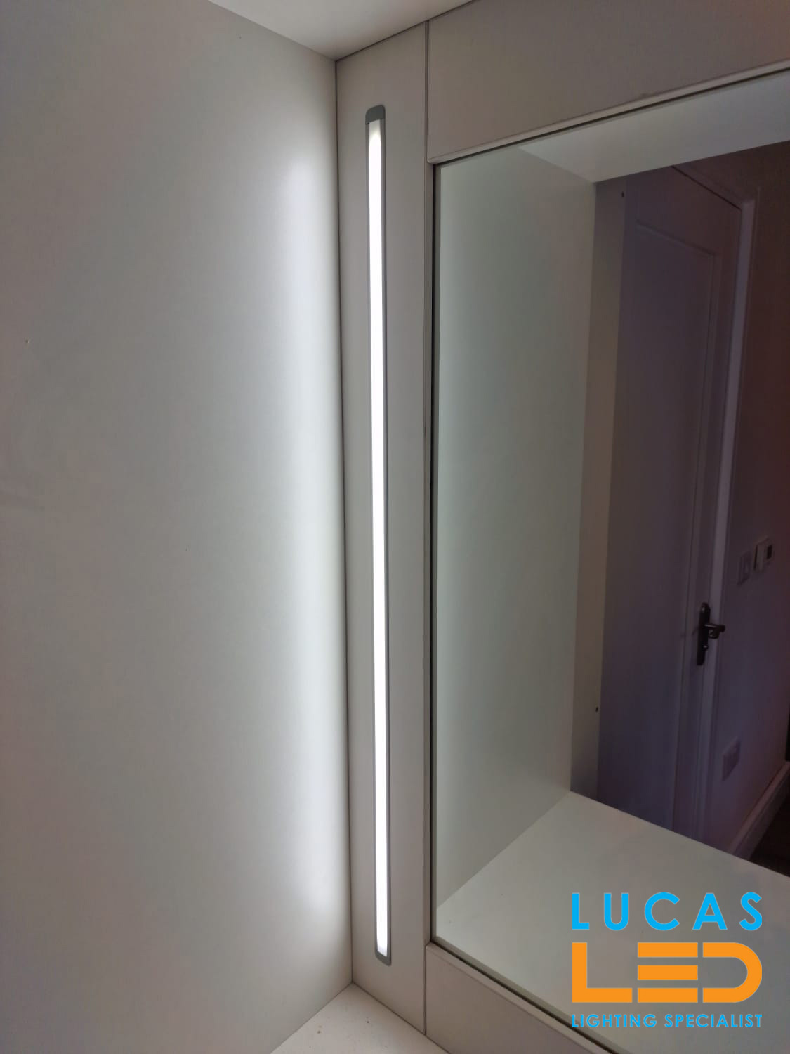 LED (Light Emitting Diode) lighting for makeup