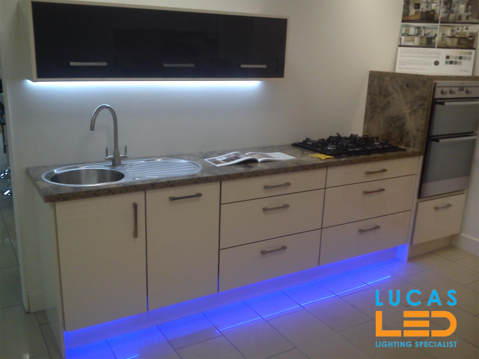 KITCHEN12-W